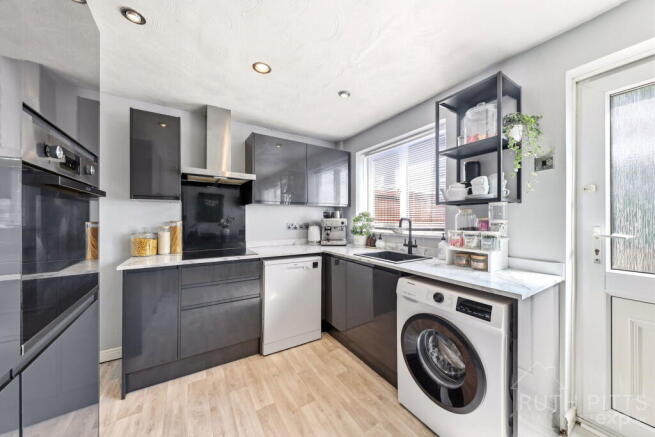 3 bed Semi-Detached for sale Image 7