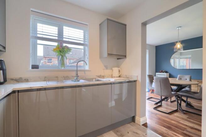 3 bed Semi-Detached for sale Image 8