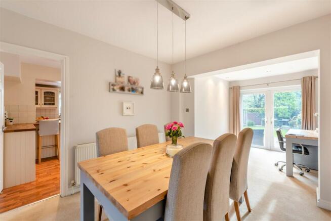 8573650-interior02.jpg