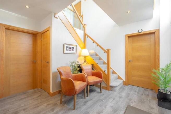 5 bed Detached for sale Image 8