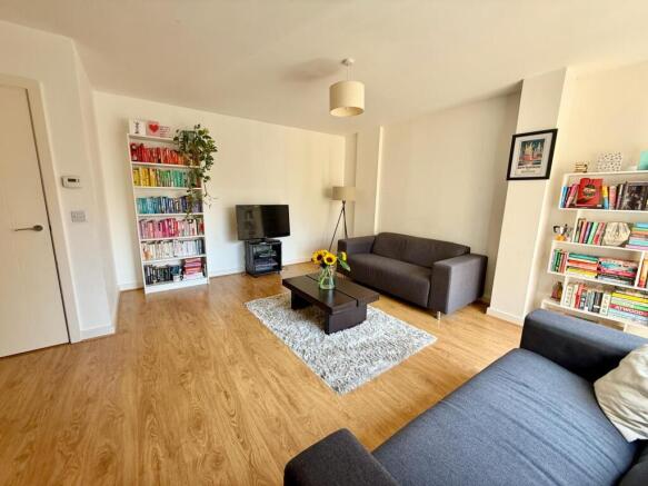 Modern 2-bedroom, 2-bathroom Flat near Canary Wha