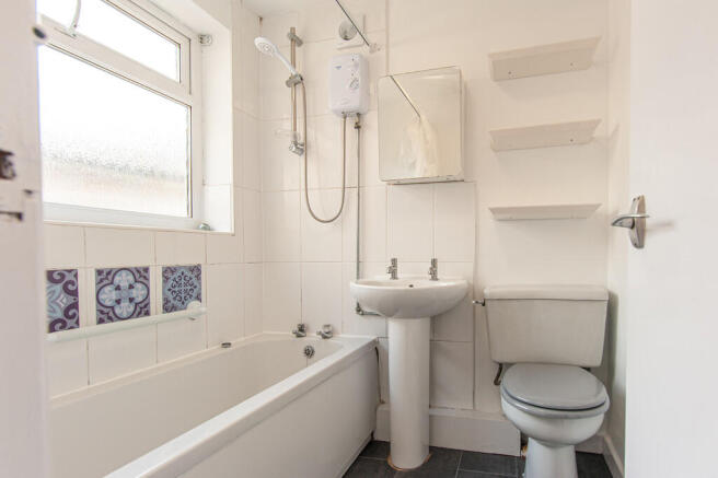 2 bed Terraced to rent Image 5