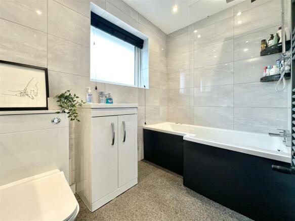 Bathroom.JPG