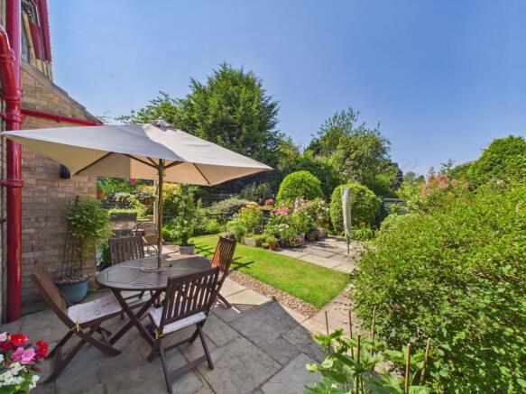 4 bed Semi-Detached for sale Image 4