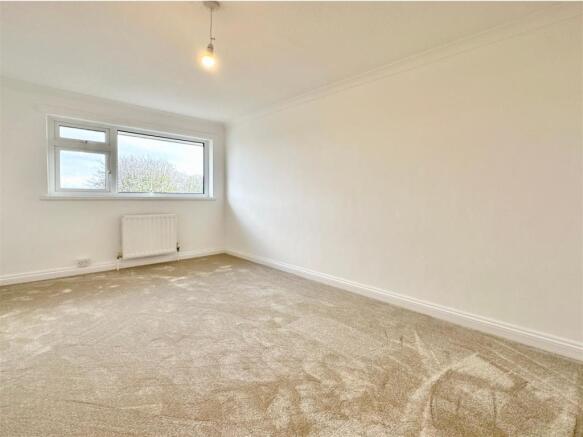 14 Summerlands Close 16.JPG