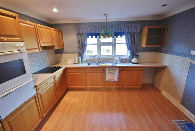 KITCHEN/REAKFAST: