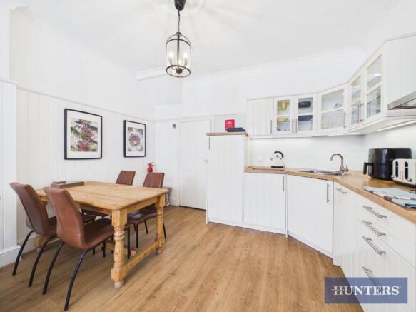 2 bed Flat for sale Image 7