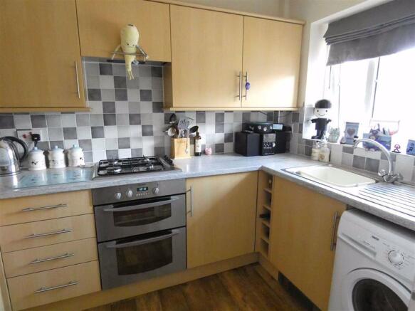 FITTED KITCHEN
