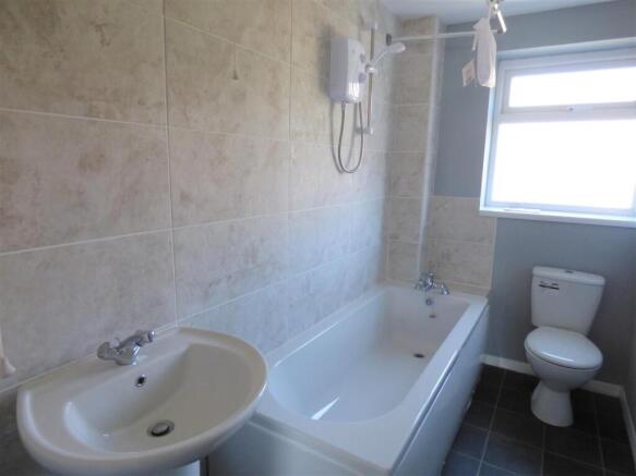 78 Broadoak Drive - Bath.JPG