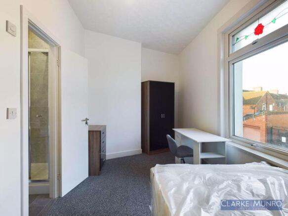 1 bed Town House to rent Image 6