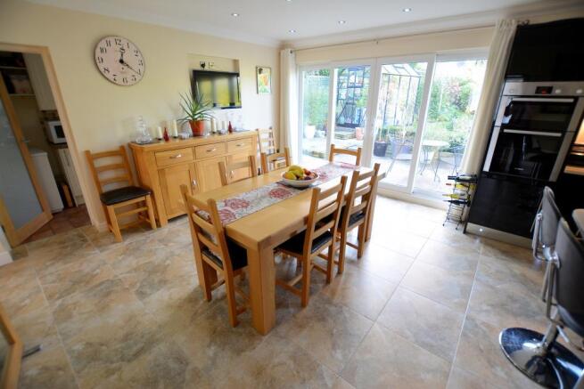 Kitchen/breakfast room/dining room