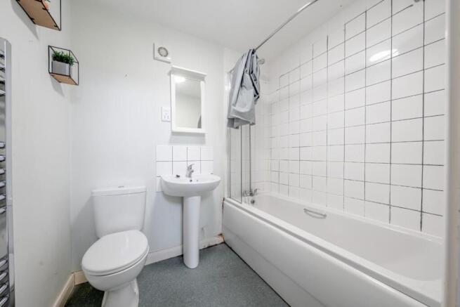 3 bed Town House for sale Image 7