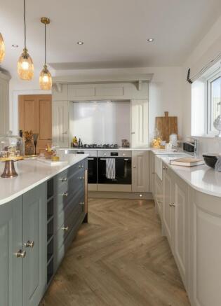 5 bed Detached for sale Image 4