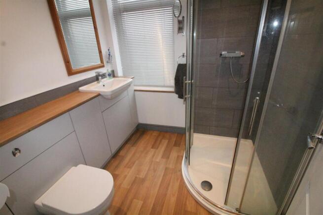 2 bed End of Terrace to rent Image 7