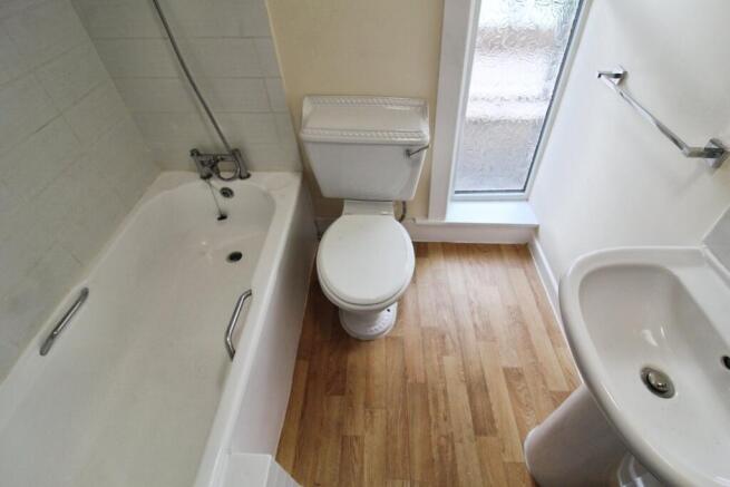 2 bed Terraced to rent Image 5