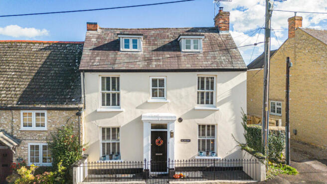 3-bed semi-detached on Main Street, Hethe, OX27, £675,000