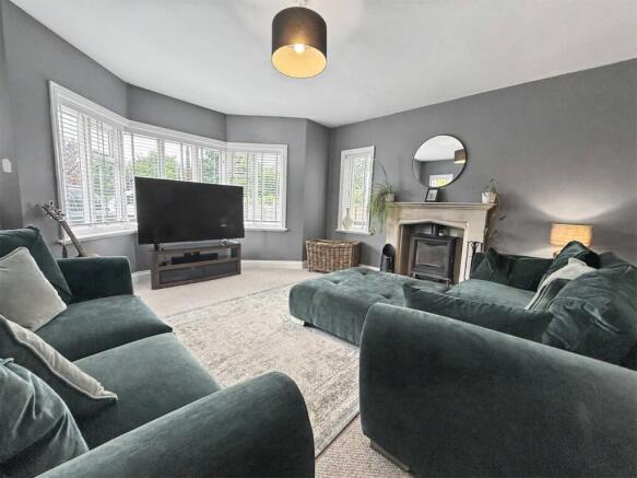5 bed Detached for sale Image 4