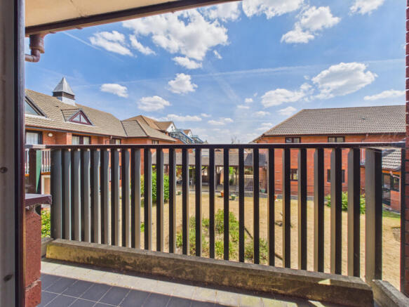 Apartment in Woodley, Wokingham - More