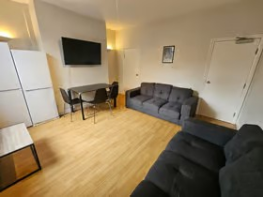 137, Ash Road, Headingley, Leeds LS6 3HD