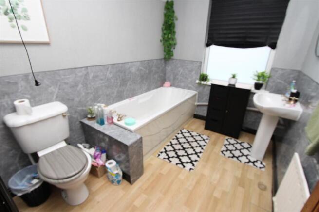 4 bed Semi-Detached for sale Image 6
