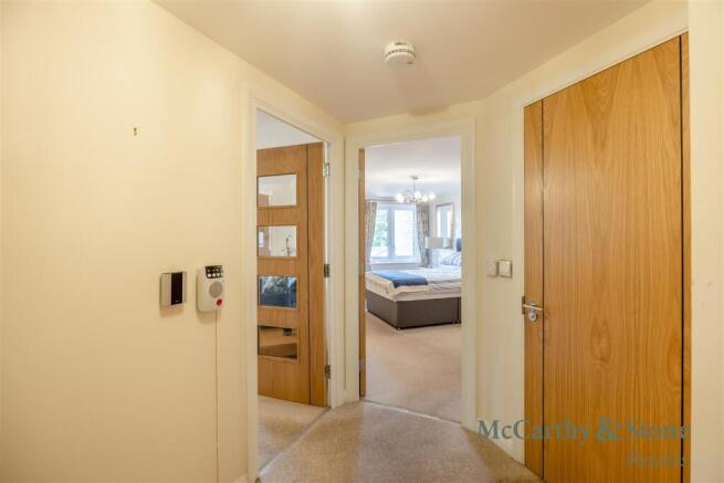 8704628-interior05.jpg