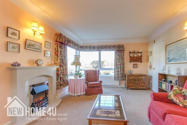 LOUNGE:
