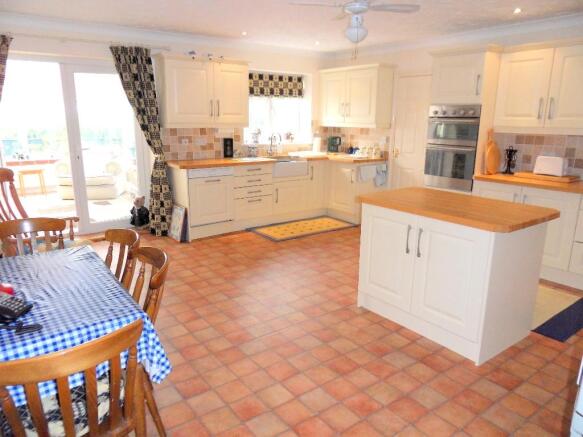 KITCHEN/DINER