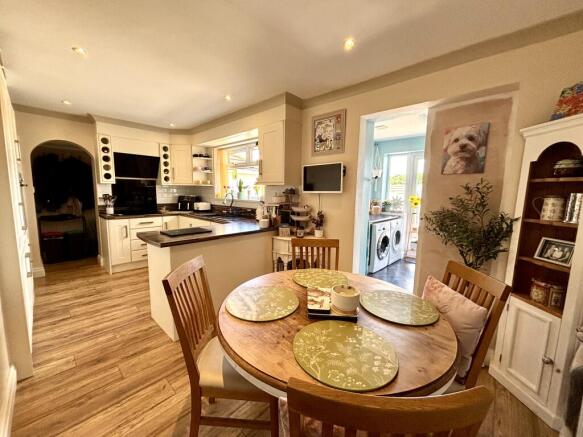 3 bed Semi-Detached for sale Image 7