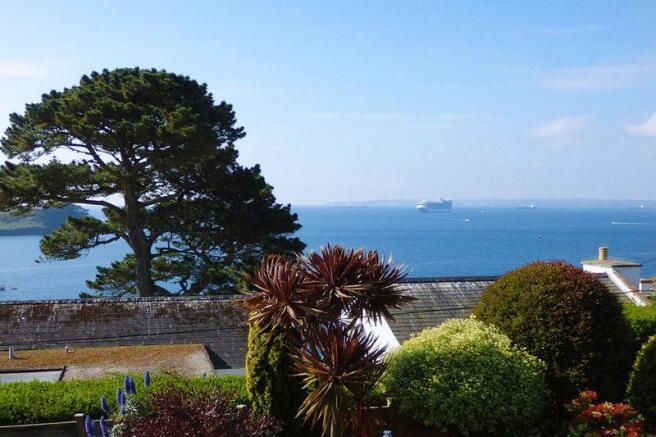 Cruise liner v...