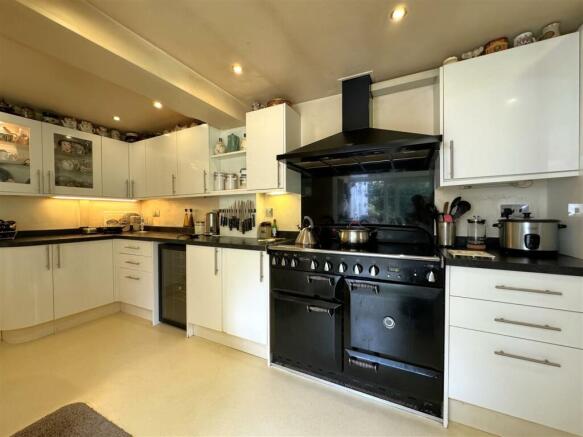 kitchen 2.JPEG