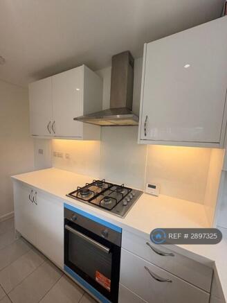 3 bed Terraced to rent Image 8