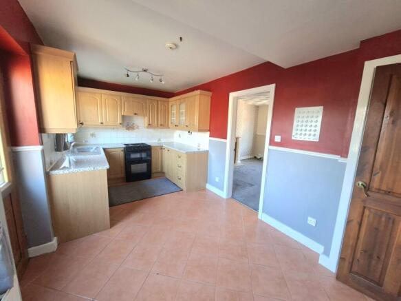 KITCHEN/BREAKFAST ROOM