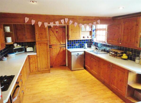Kitchen.JPG