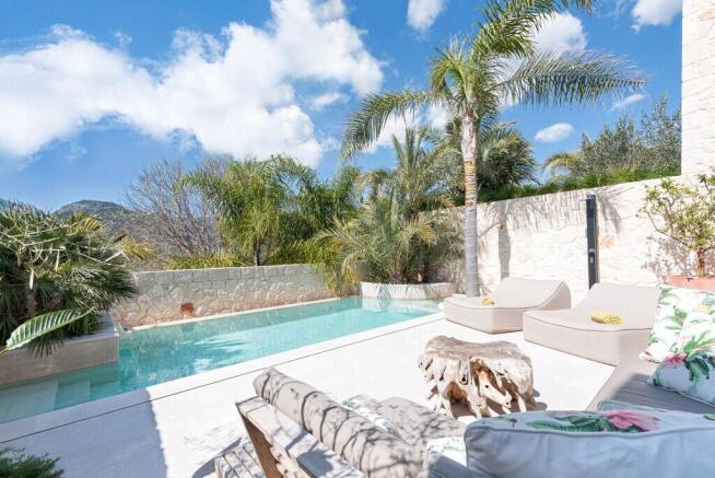 Swimming Pool (1)