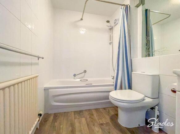 BATHROOM 2