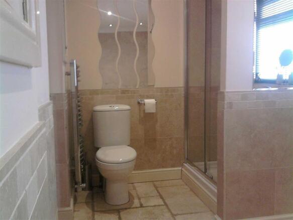 FAMILY BATHROOM/WC
