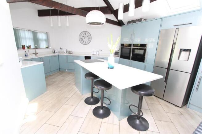 3 bed Semi-Detached for sale Image 11