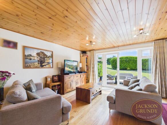 Crescent Lodge