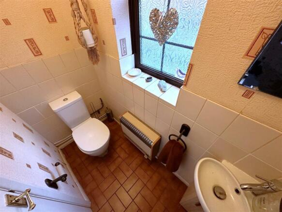 Ground Floor W.C 996
