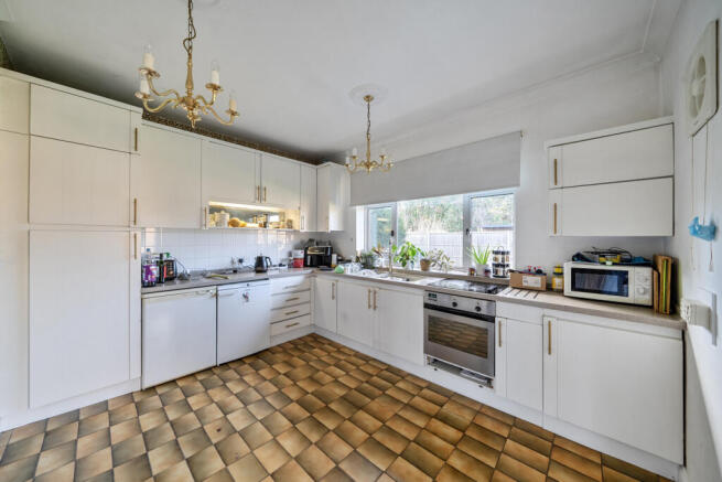 1385539-15-693aef...