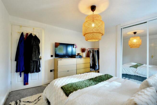 Bedroom 1_2.jpeg