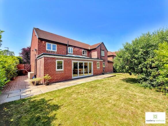 5 bed Detached for sale Image 6