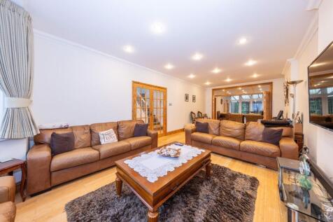 Hillcrest Avenue, Edgware, HA8