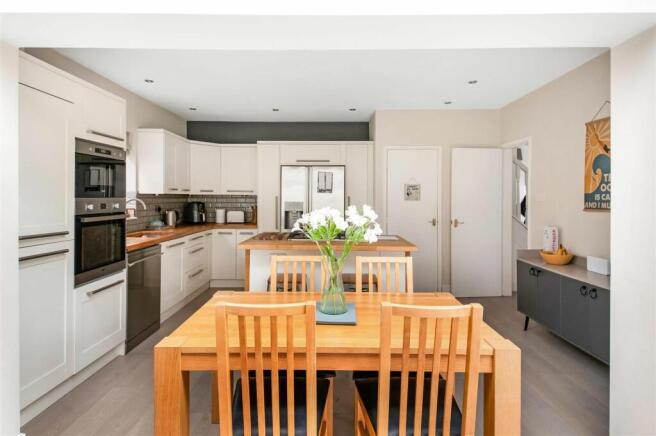 OPEN-PLAN DINING KITCHEN AND GARDEN ROOM
