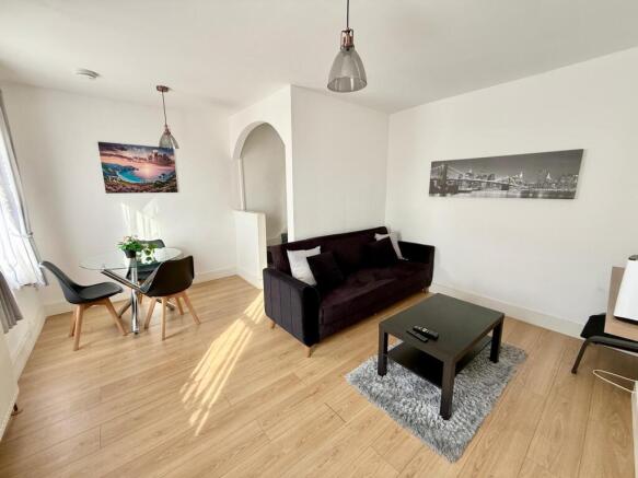 Beautiful 3-Bedroom Flat off of Green Street