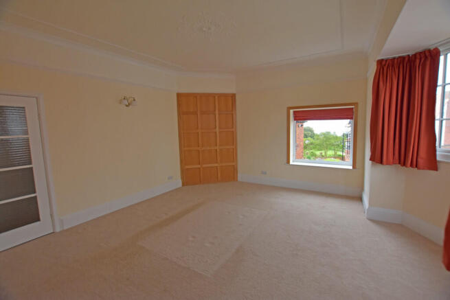 3 bed Apartment for sale Image 9
