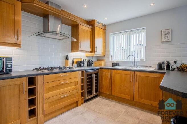 2 bed Flat for sale Image 4