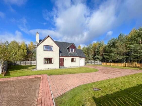 Front Garden, Driveway & Parking