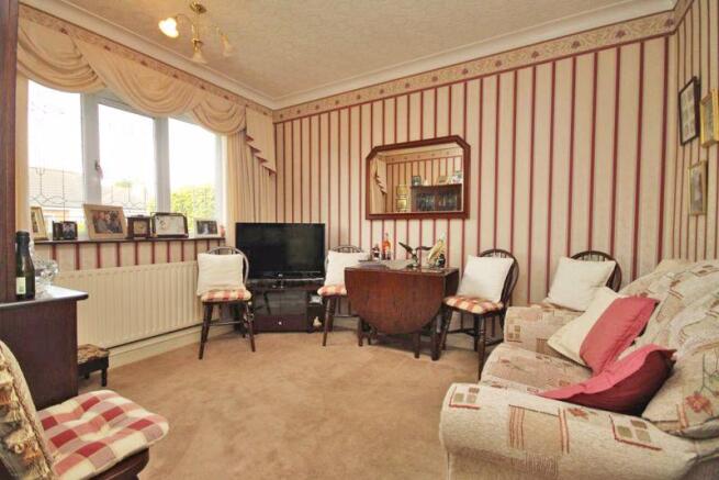 Bedroom 2 / Di...