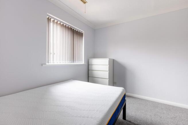 3 bed Flat to rent Image 8